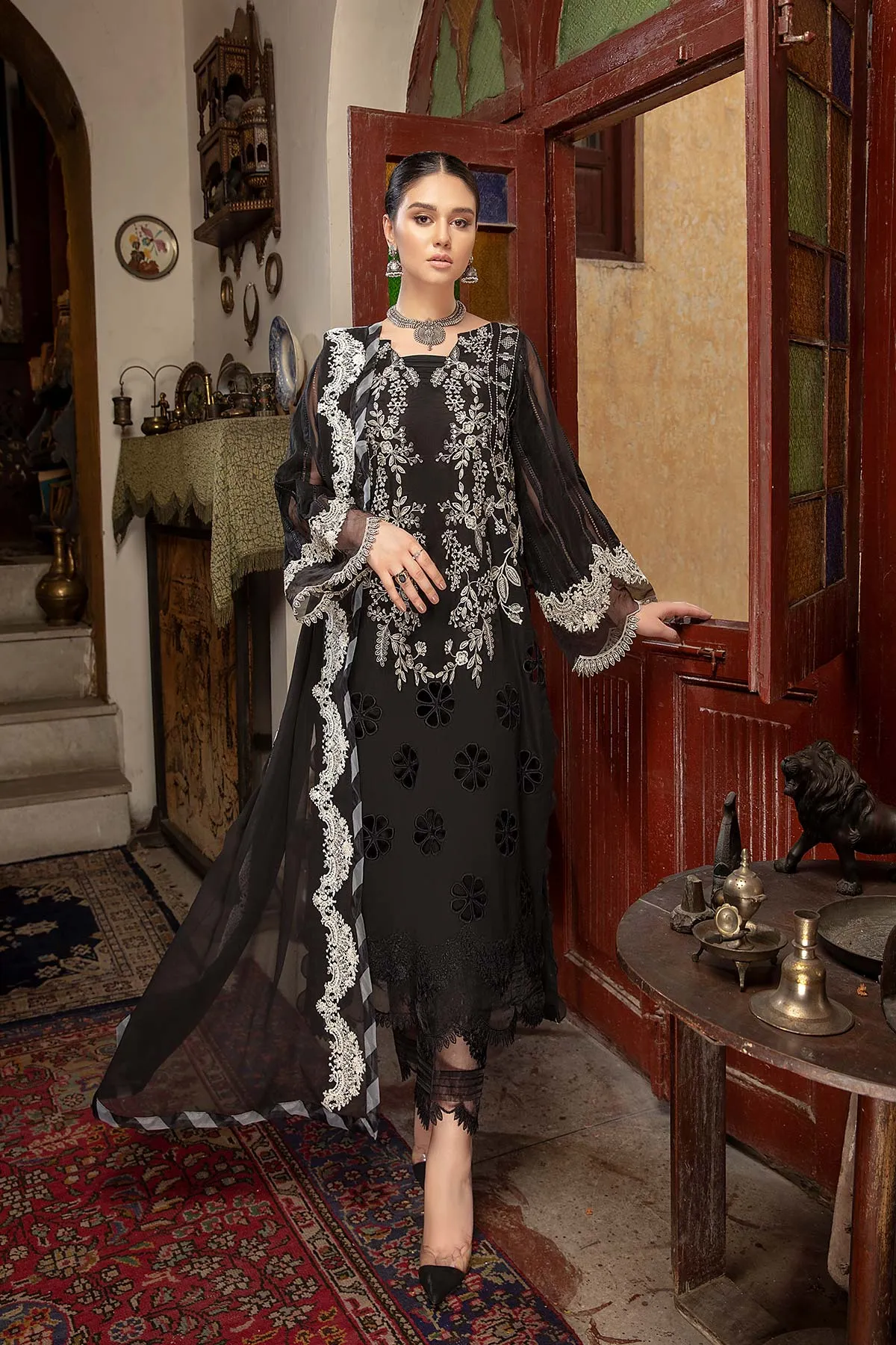 3 Pc Unstitched Embroidered Lawn With Chiffon Dupatta CQ-06