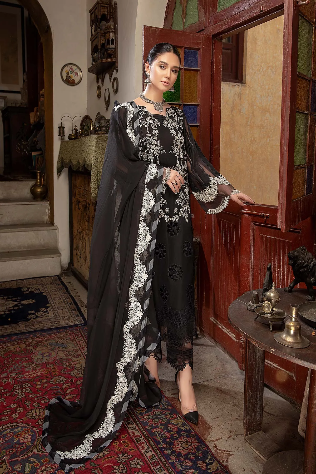 3 Pc Unstitched Embroidered Lawn With Chiffon Dupatta CQ-06