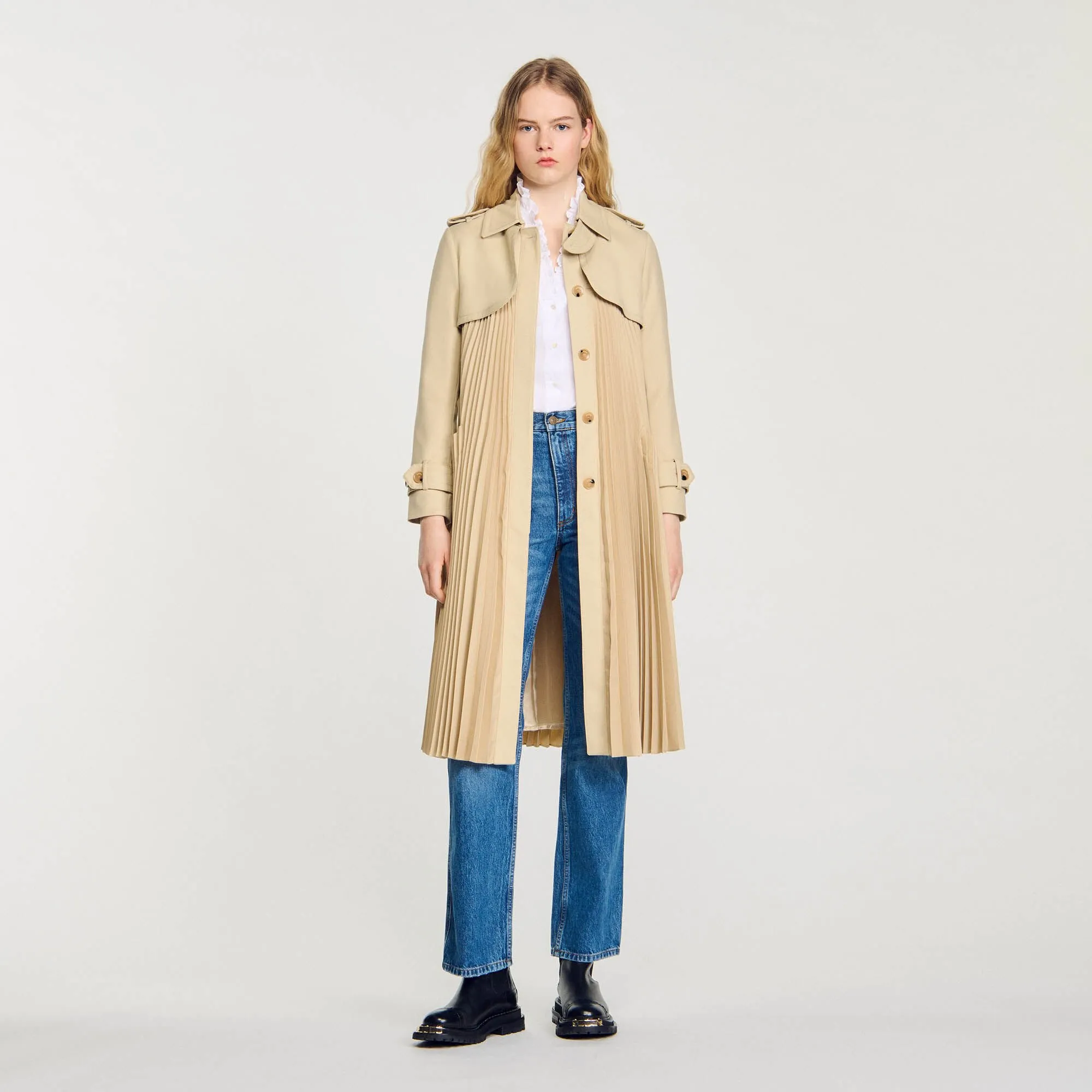 Pleated trench coat with belt