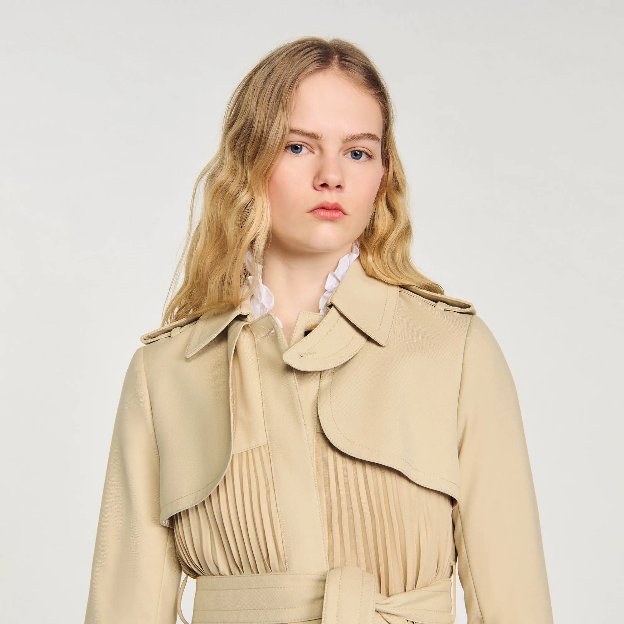 Pleated trench coat with belt