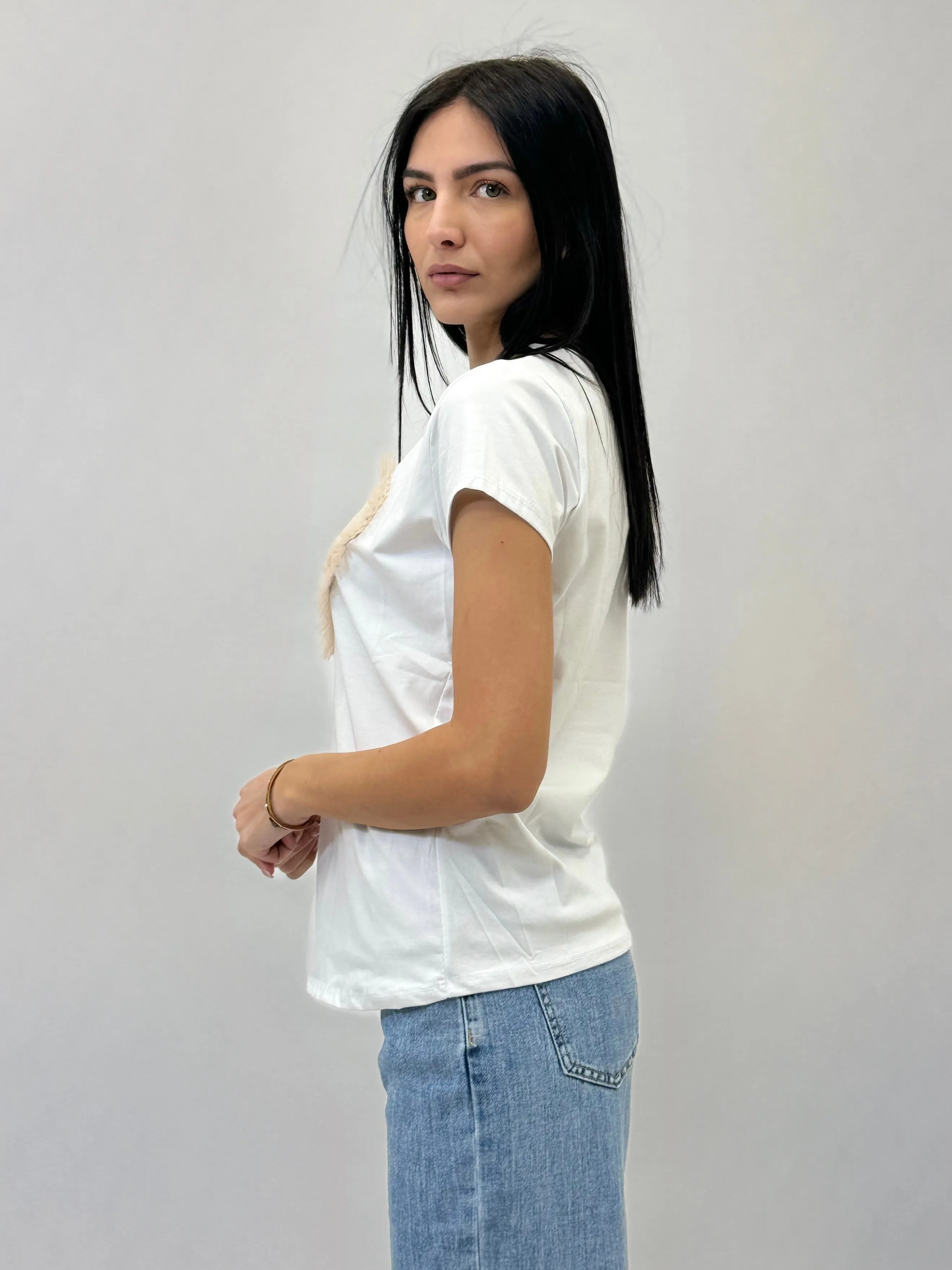 T-shirt in cotone con cuore ricamato in tulle