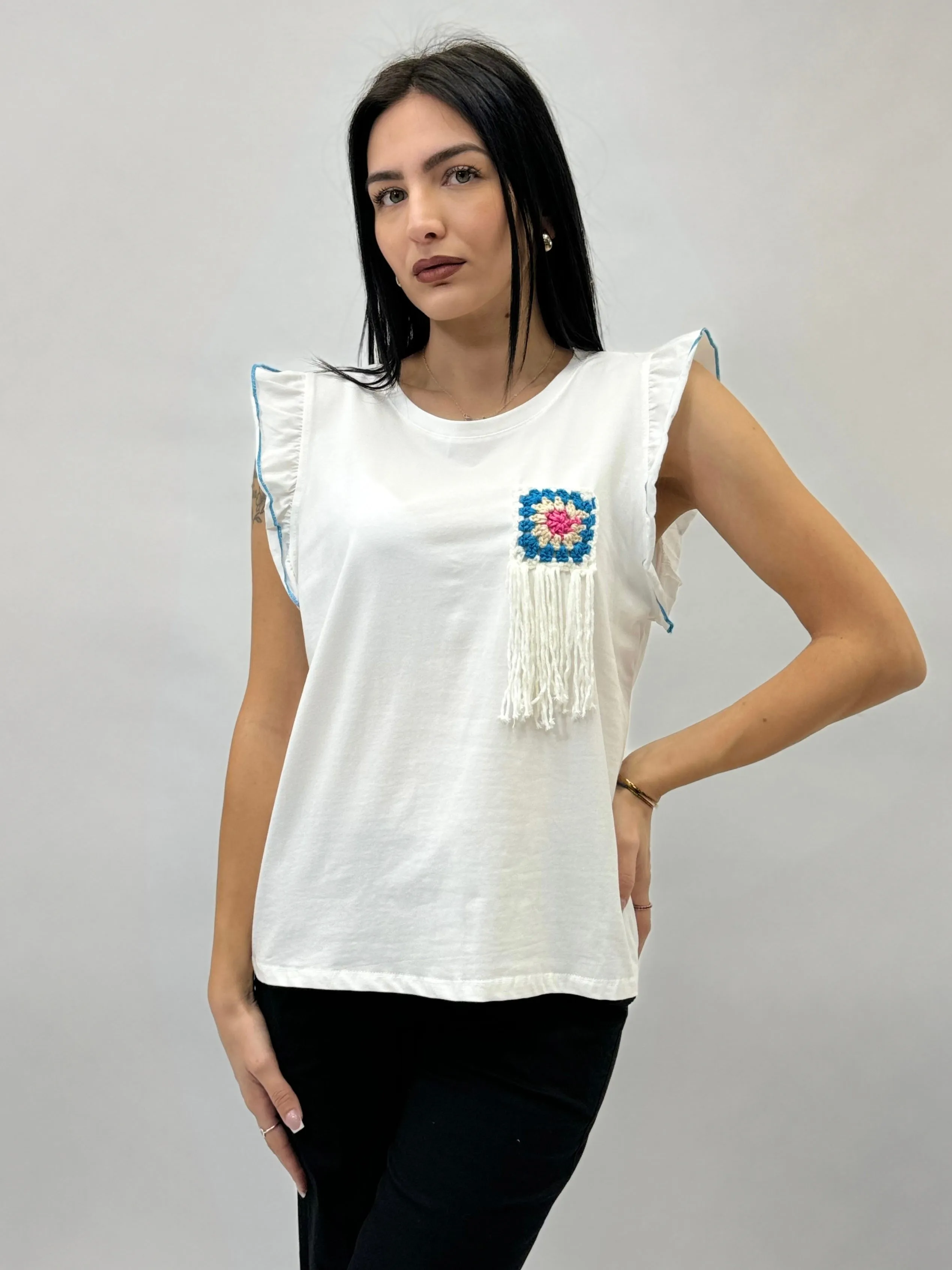 T-shirt in cotone con dettaglio uncinetto