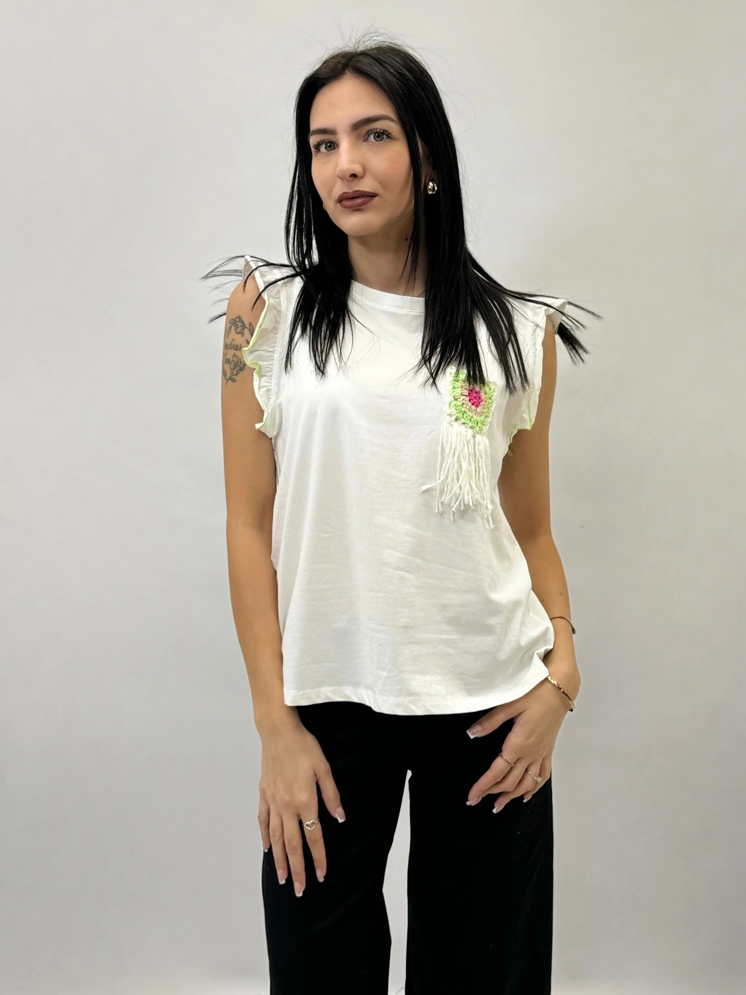 T-shirt in cotone con dettaglio uncinetto